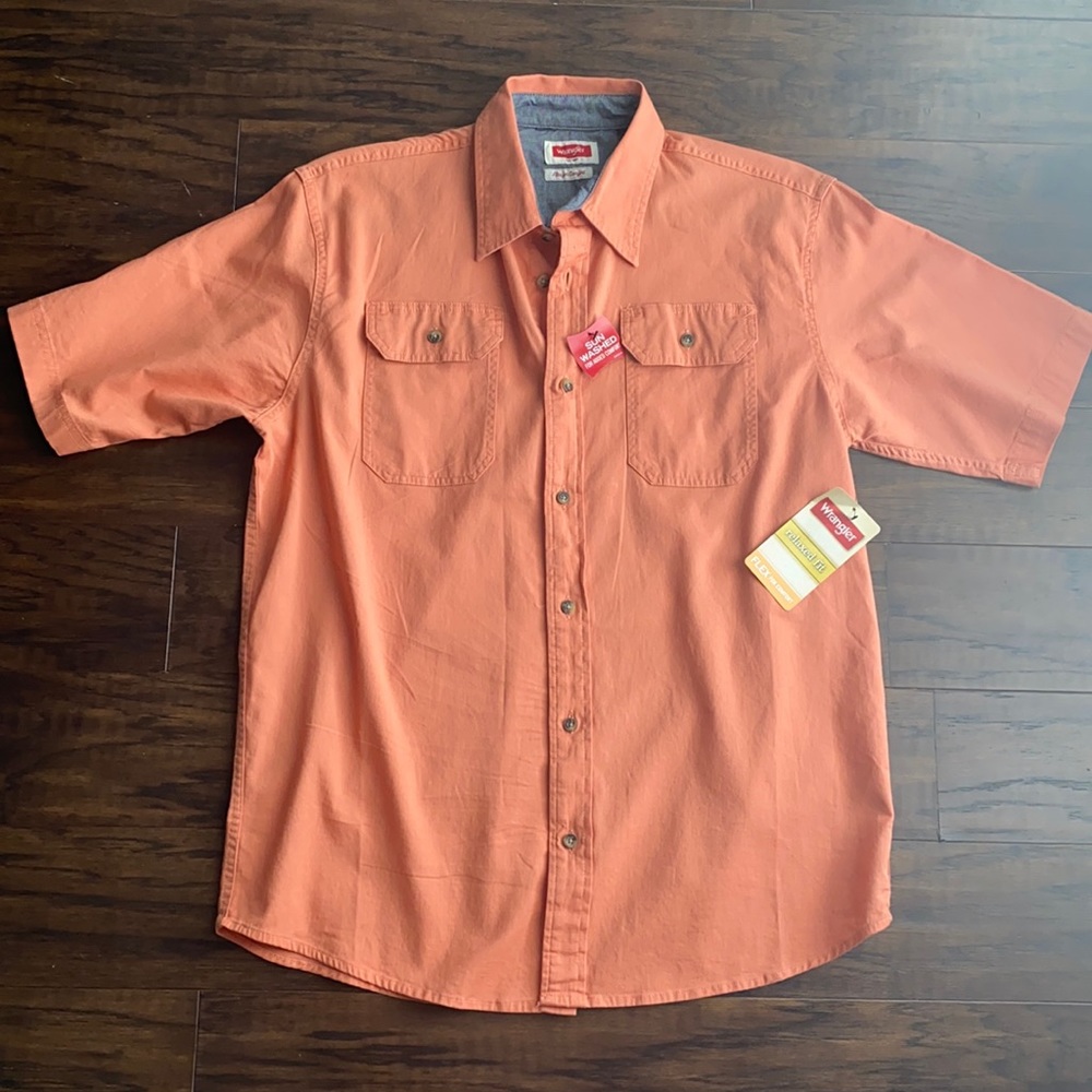 Men’s Wrangler shirt. Size Medium.